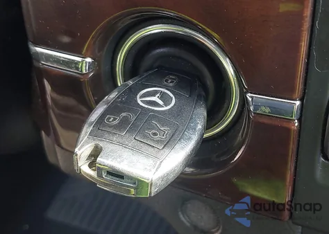 2010 Mercedes-Benz Glk 350 4Matic z USA, uszkodzony, nr VIN WDCGG8HB8AF379451